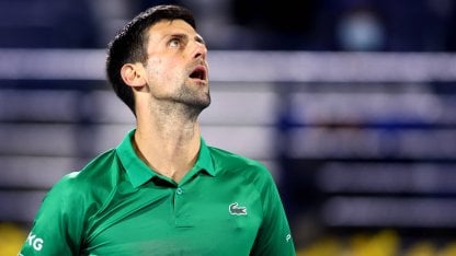 DJOKOVIC CAYÓ ANTE JANNIK SINNER Y SE COMPLICA SU LUGAR EN FINALS MASTERS ATP