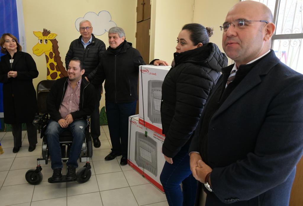 Continúan con entrega de calefactores y chamarras en escuelas de Ciudad Juárez