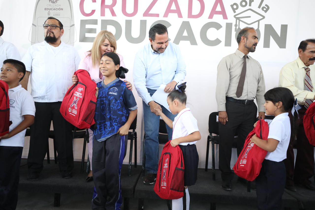 ADMINISTRACIÓN DE CRUZ PÉREZ CUELLAR LA QUE MÁS PAQUETES ESCOLARES HA ENTREGADO EN LA HISTORIA DE JUÁREZ. . . EX ALCALDESA DE NCG MAL Y DE MALAS. . . YOX, LA NUEVA TRAGICOMEDIA EN CHIHUAHUA; LA FISCALIA NO HACE NADA. . .