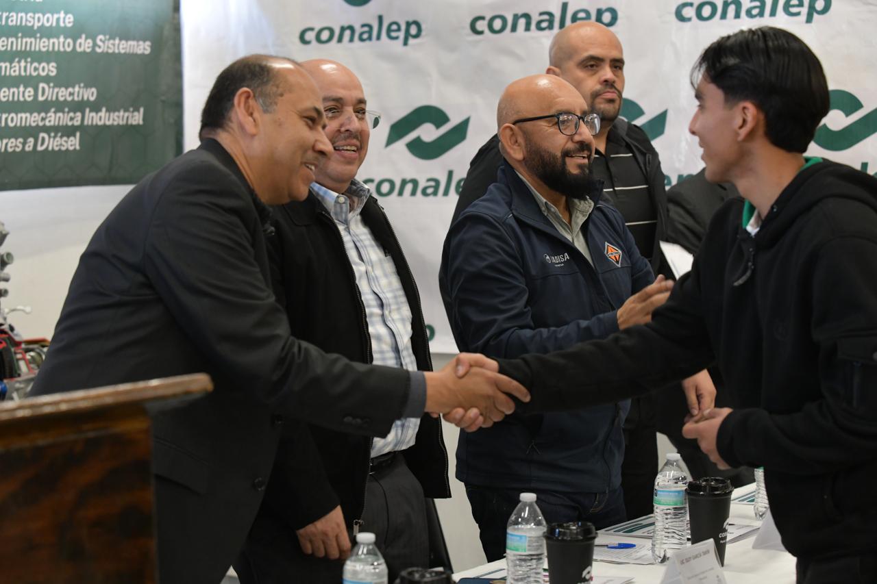 Recibe Conalep Juárez II donación de motor por la empresa CADISA