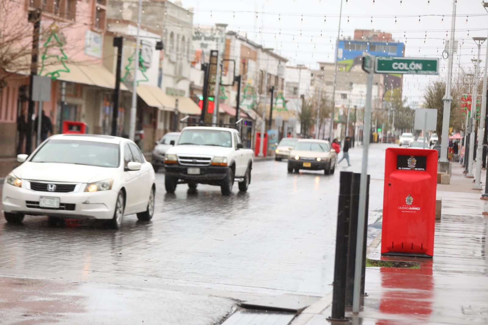 Instalan nuevos contenedores de basura en la avenida Juárez