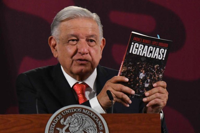 “Triunfó la libertad, perdió la censura”: AMLO sobre su libro ‘Gracias’