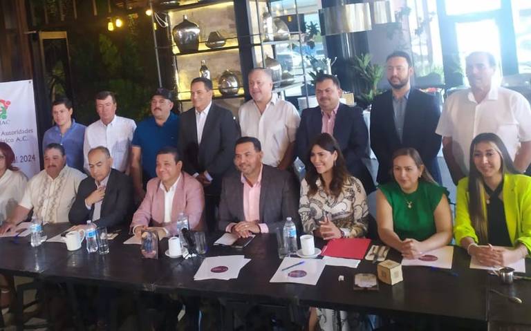 CRUZ PÉREZ CUÉLLAR, NUEVO COORDINADOR ESTATAL DE LA AALMAC EN CHIHUAHUA. . . CASTREJÓN DICE QUE ROBERTO FIERRO DEBERÍA ESTAR EN LA CÁRCEL. . . RETA BENJAMÍN CARRERA A ALFREDO CHÁVEZ. . .