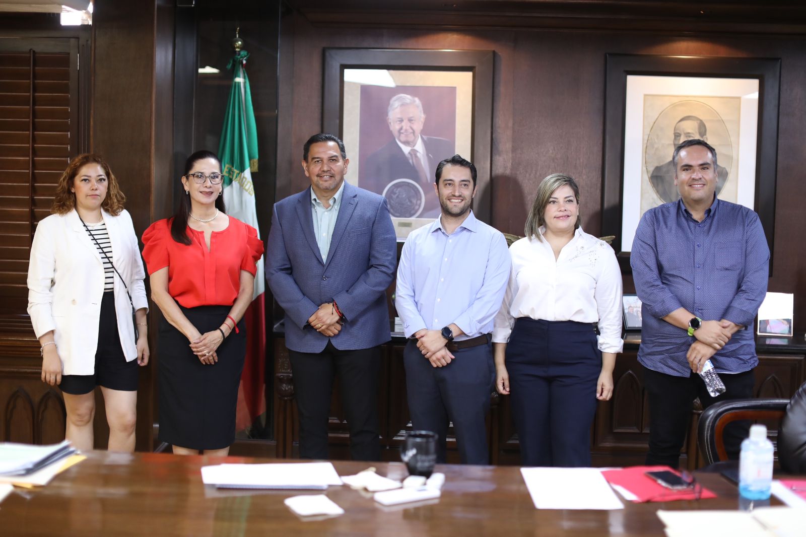 SE REÚNE DELEGADO DEL INFONAVIT CON EL PRESIDENTE PÉREZ CUÉLLAR. . . NUEVA ELECCIÓN EN BELISARIO DOMINGUEZ. . . DA LA UACH CURSOS A CIRUJANOS “PATITOS”. . .