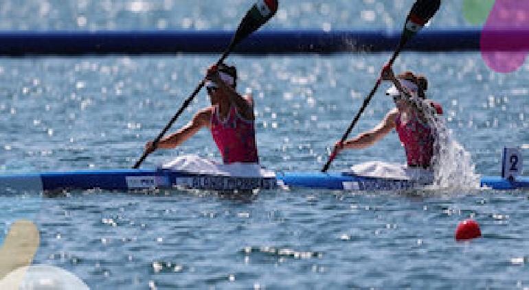 Beatriz Briones y Karina Alanís avanzan a semifinales de kayak doble