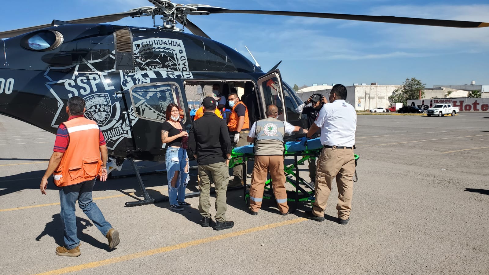 Trasladan a menor vía aérea para recibir atención médica de urgencia