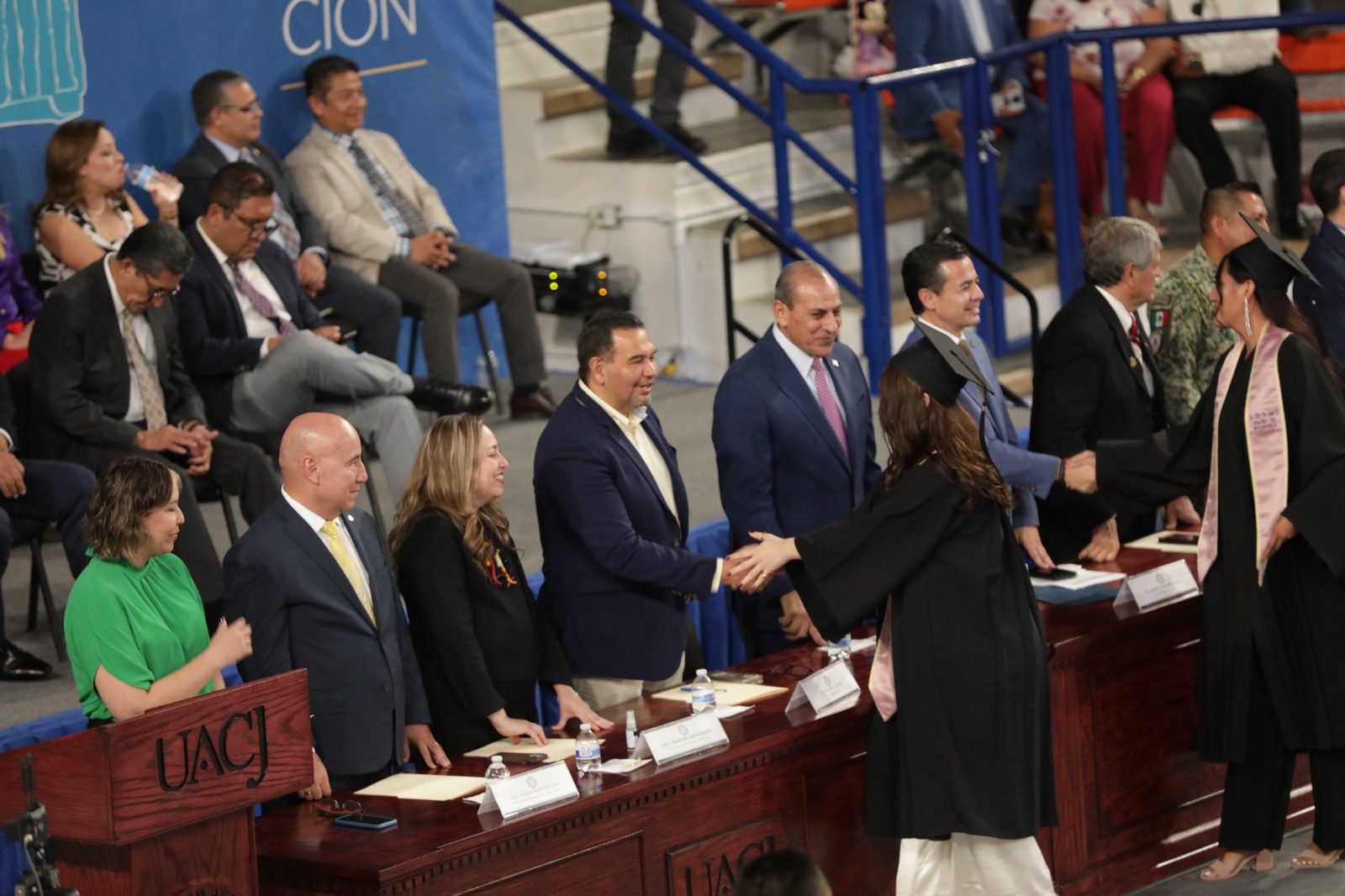 Más de 400 nuevos profesionistas egresan de la UACJ