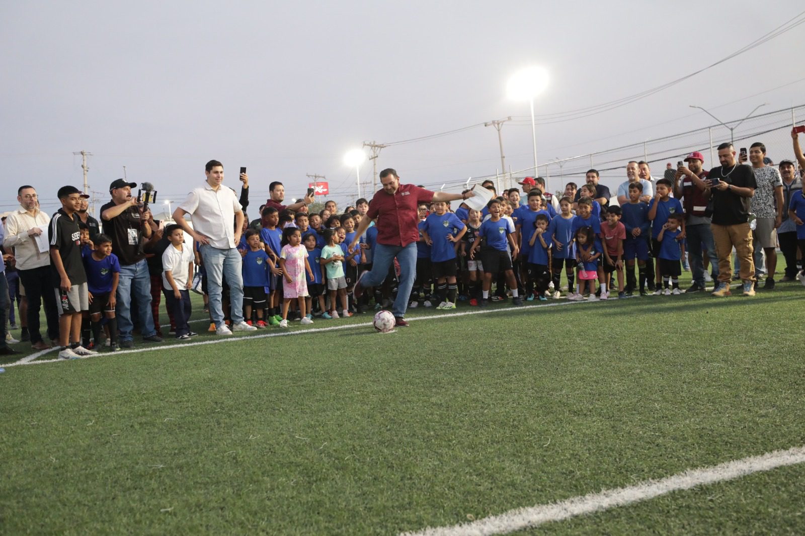 Entrega Presidente Municipal cancha de futbol rápido Milán