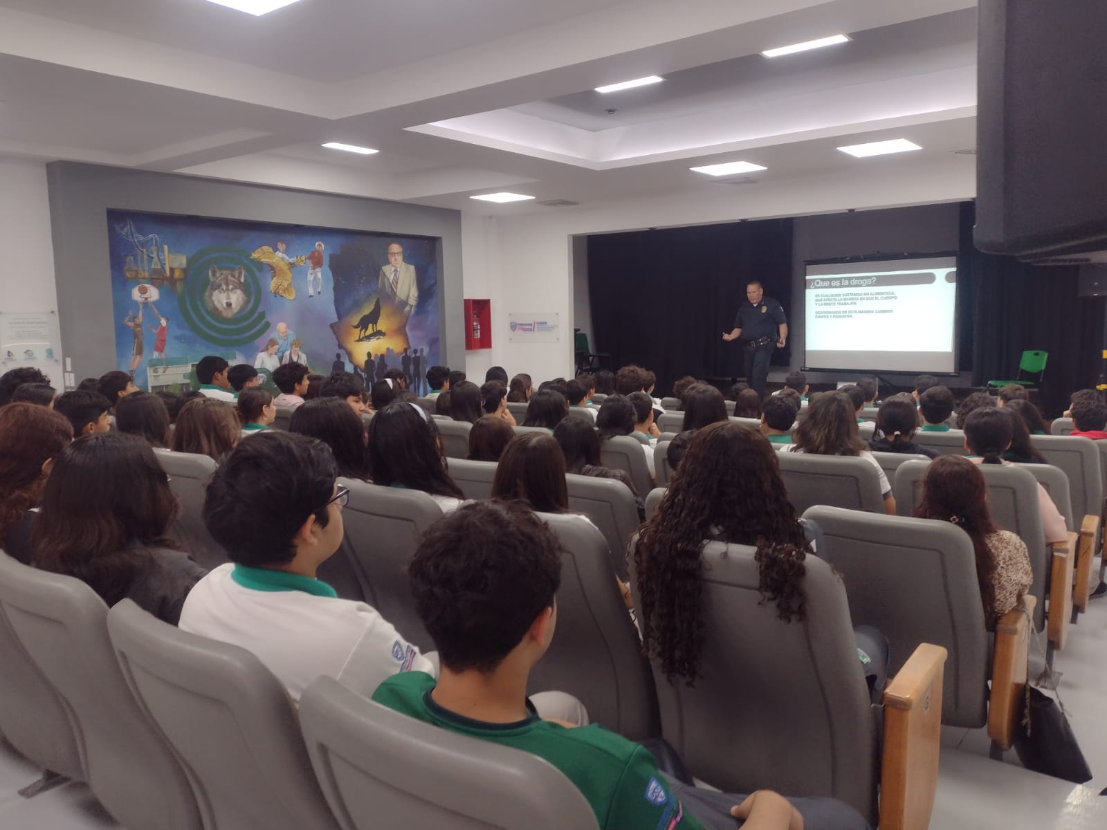 Capacitan a estudiantes del COBACH en prevención de adicciones