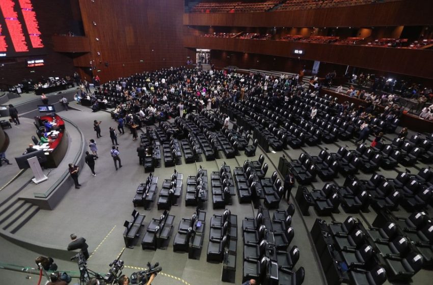 PAN Y PRI CONFIRMAN INASISTENCIA A SESIÓN DE VALIDEZ DE REFORMA JUDICIAL. . . ASISTE CRUZ PÉREZ CUELLAR A LA REUNIÓN DE AMERICAN CHAMBER MÉXICO. . . REGIDORES GUINDAS CAPITALINOS. . .