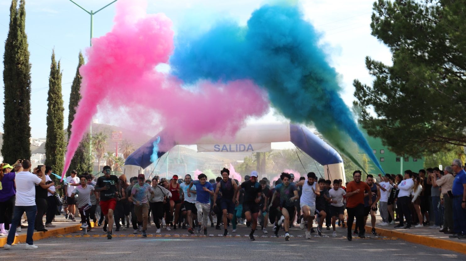 Participan más de 1,500 personas en carrera de colores de la UTCH