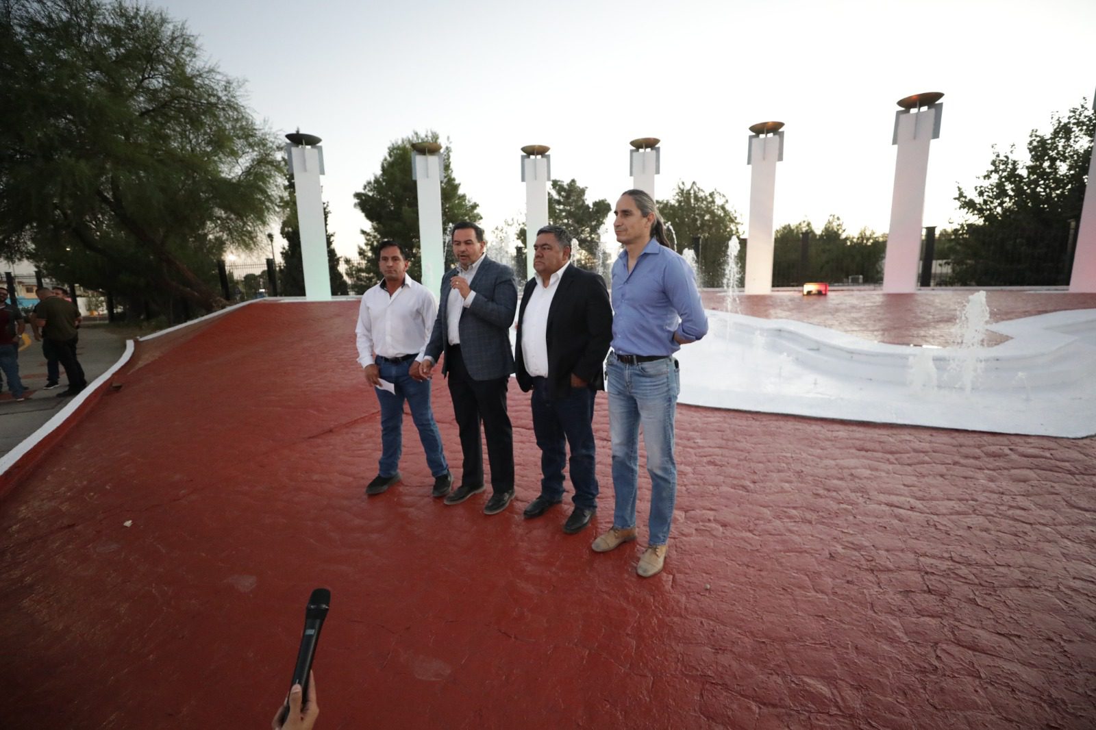 Entrega Cruz Pérez Cuellar los trabajos de rehabilitación de la Fuente-Monumento Triunfo de la República