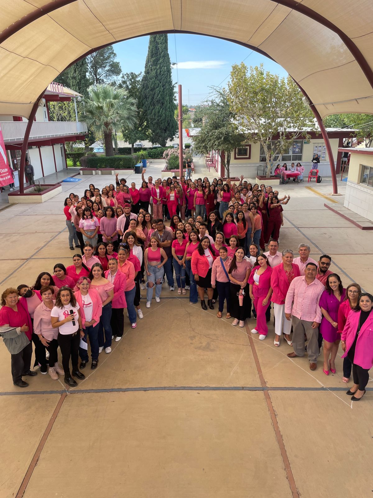 Concientizan a comunidad de la Escuela de Trabajo Social sobre prevención del cáncer de mama