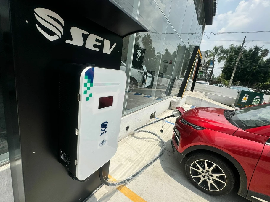 SEV anuncia su propia red de electrolineras en México