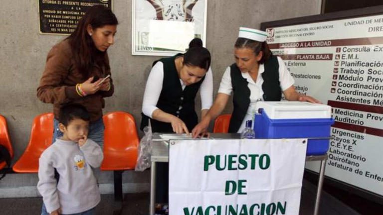 ¿En dónde y quiénes podrán vacunarse contra influenza y COVID-19?