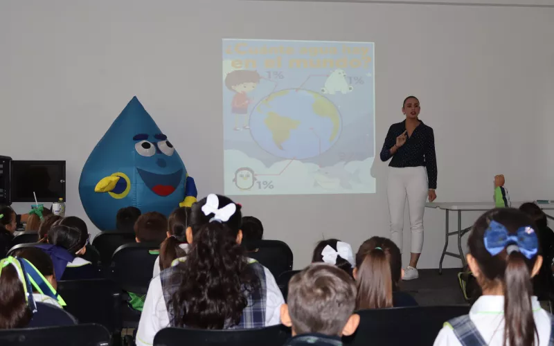 Alientan a estudiantes de primaria para convertirse en agentes activos en la preservación del agua