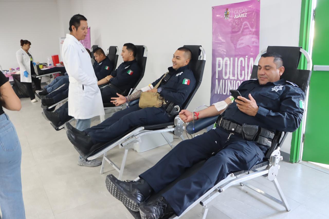 Participan agentes municipales de Ciudad Juárez en campaña de donación de sangre