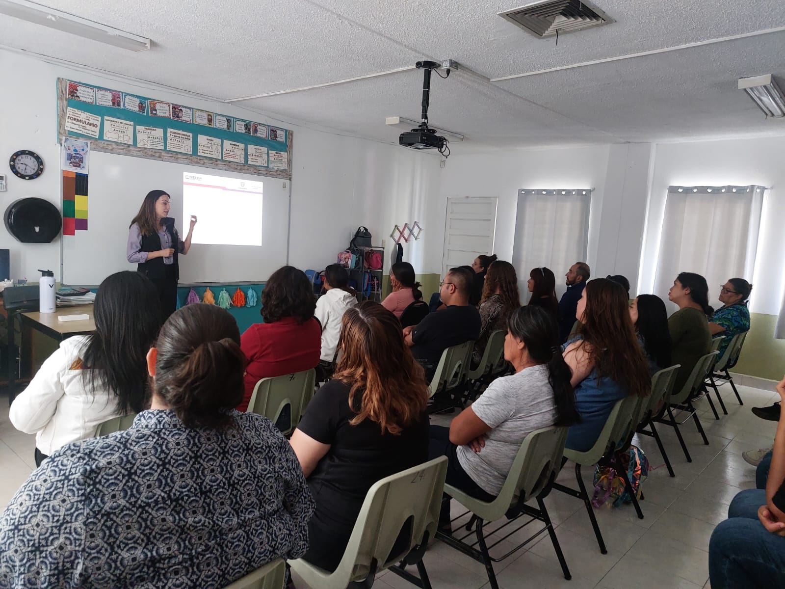 Capacitan a 215 estudiantes y padres de familia de primarias federalizadas para prevención de la violencia