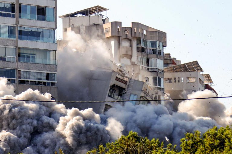 Ataque aéreo de Israel golpea barrio en el sur de Beirut