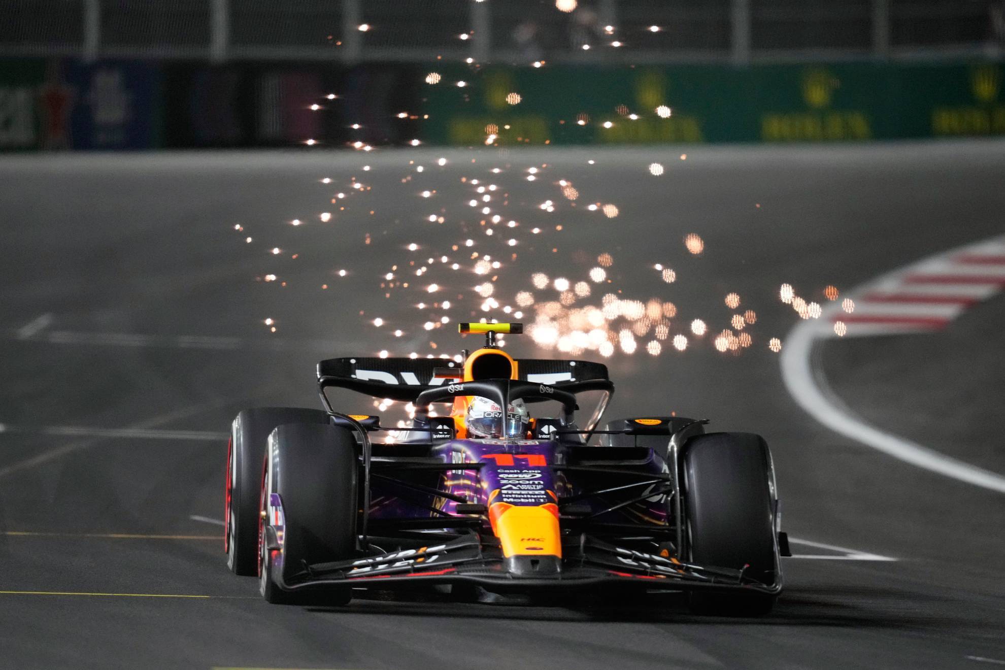 F1 GP Las Vegas | ‘Checo’ gana puntos, Mercedes hace el 1-2 y Verstappen es campeón de F1