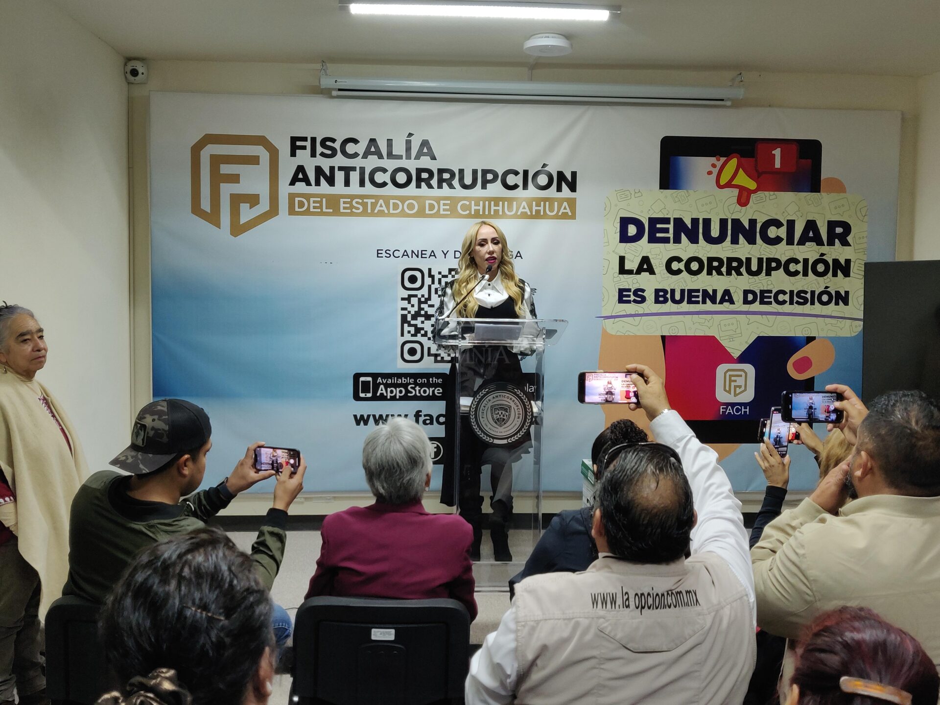 Presenta Brenda Ríos denuncia contra Marco Bonilla