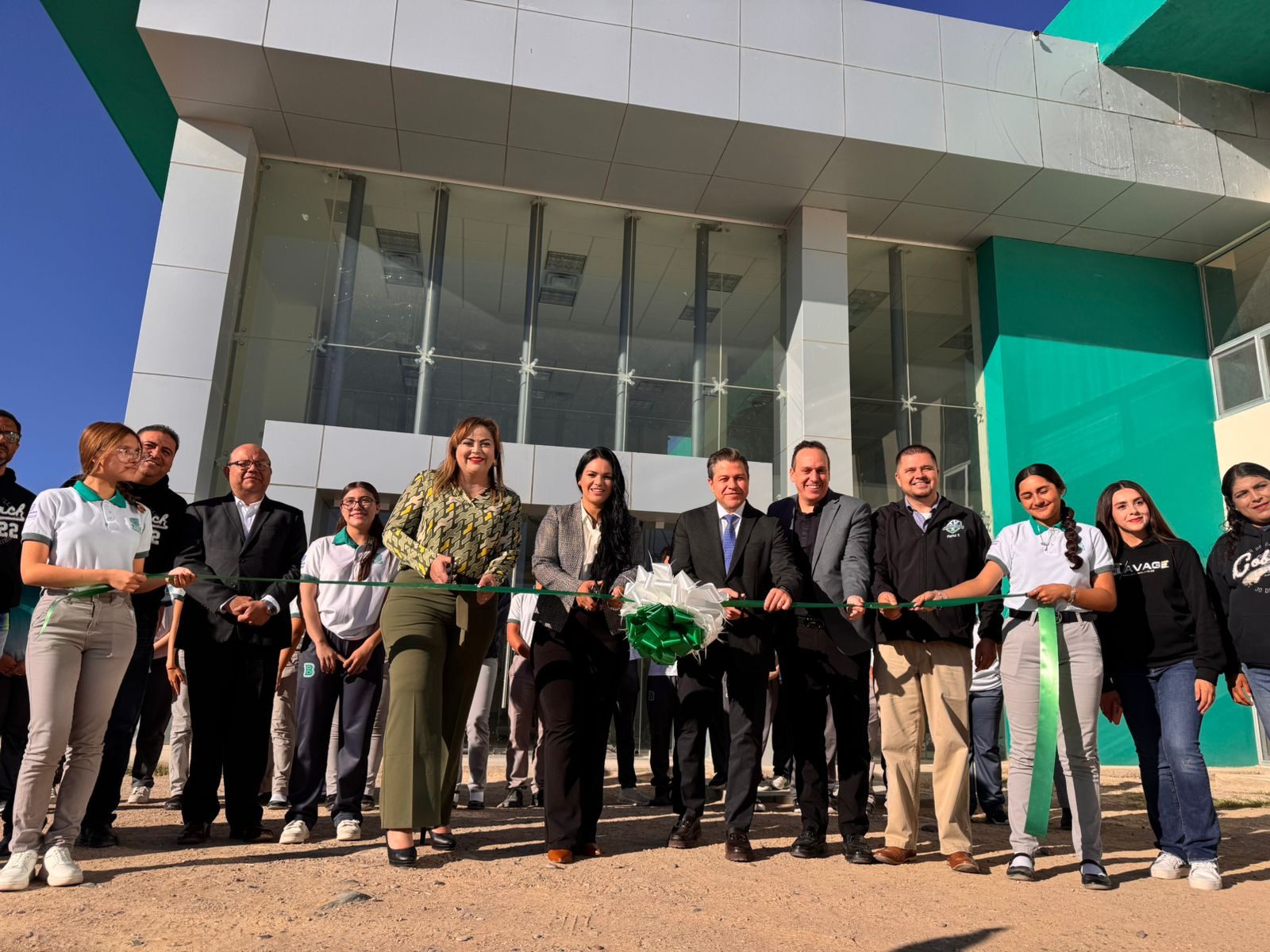 Inauguran moderno edificio en Cobach 22 de Ojinaga