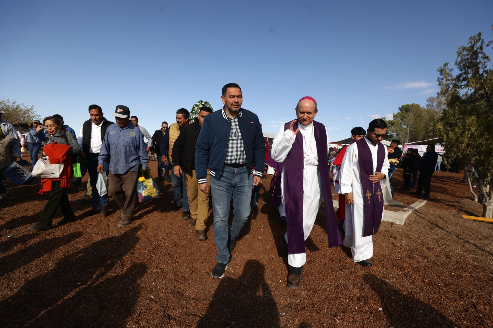 Acude Cruz Pérez Cuellar a ceremonia eucarística del Día de Muertos