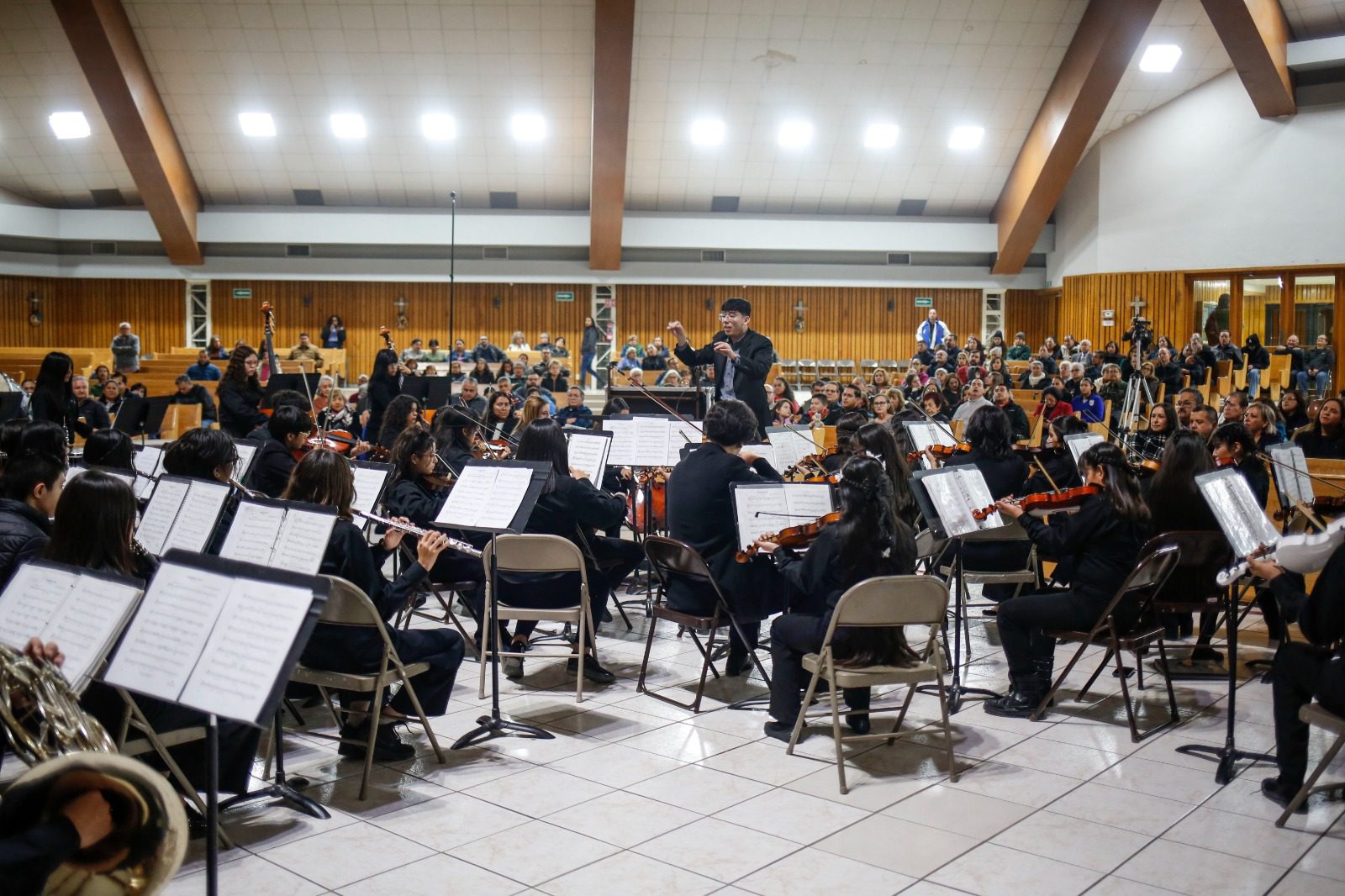 Orquesta Sinfónica y Coro Esperanza Azteca UACJ deleitan a la comunidad con concierto