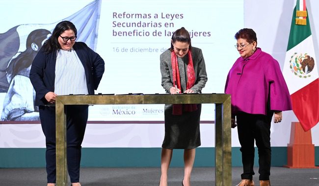 Firma presidenta Claudia Sheinbaum decreto por el que se reforman leyes secundarias para proteger a las mujeres en México