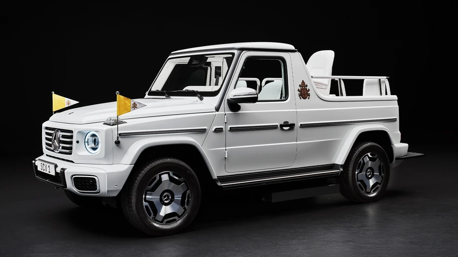 El nuevo Papamóvil del Papa Francisco es un Mercedes-Benz Clase G eléctrico