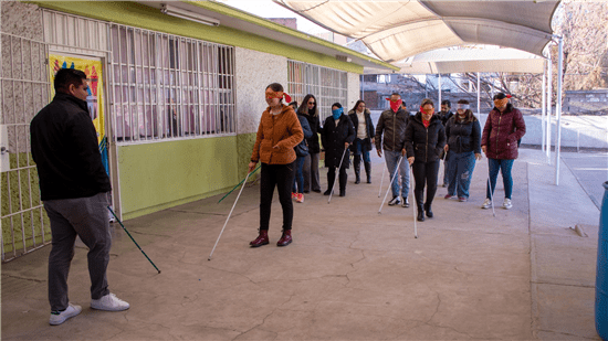 Realizan actividades en concientización sobre discapacidad visual en primaria Manuela Medina