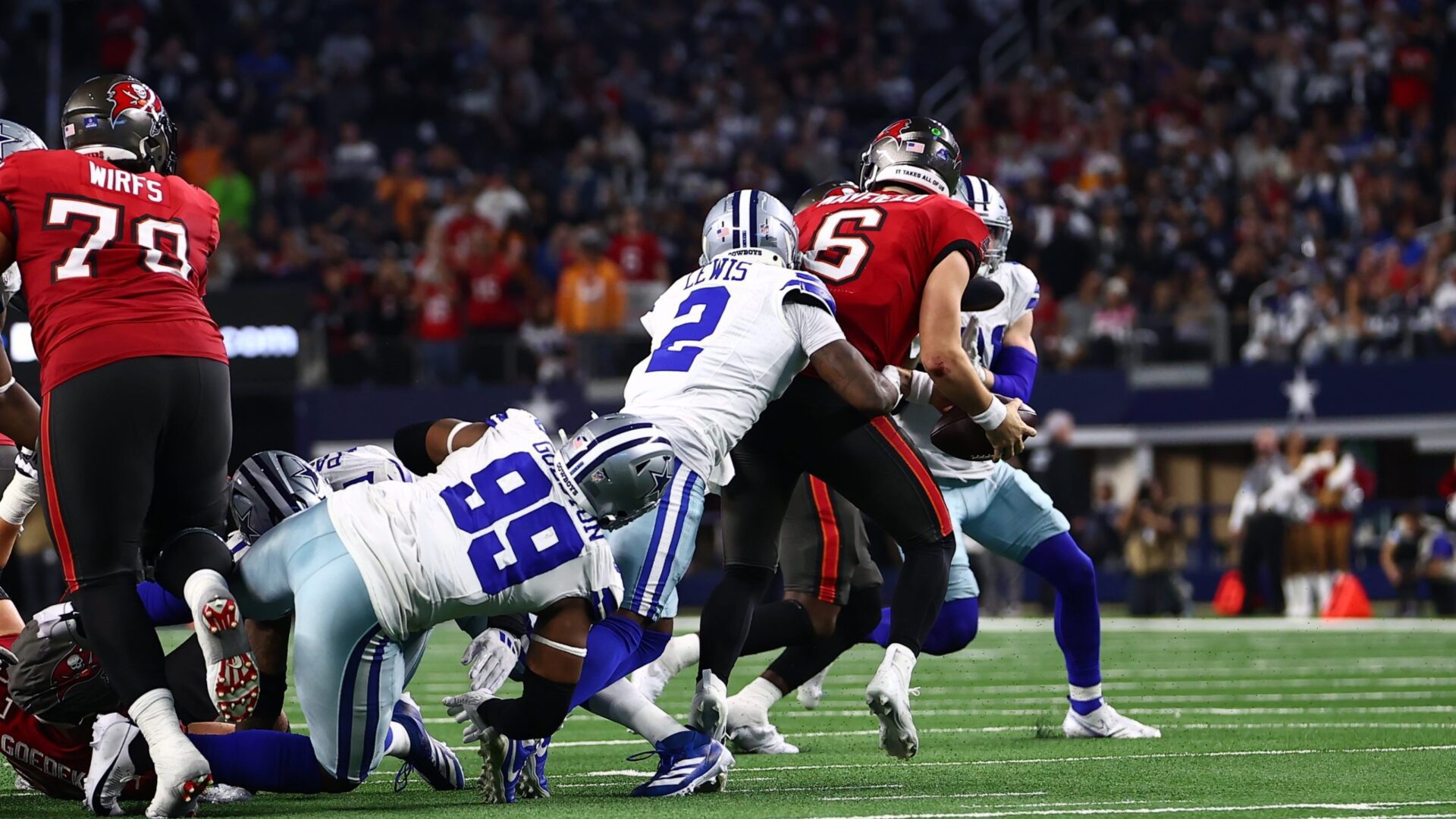 Cowboys ganan por honor a los Tampa Bay