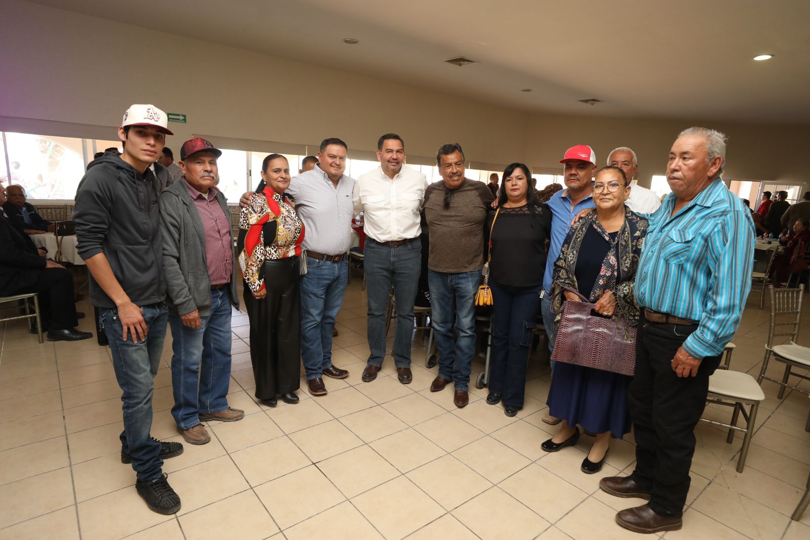 Se reúne el Presidente Pérez Cuéllar con líderes de la región de Delicias