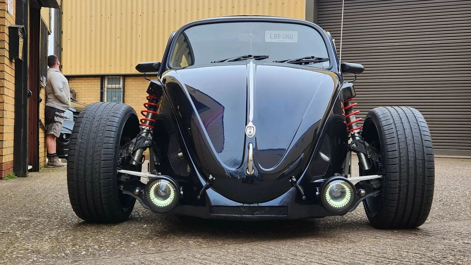 Volkswagen Vocho 1967 con motor de Porsche Boxster