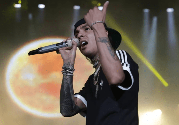 Natanael Cano canta corridos tumbados en Aguascalientes pese a prohibiciones
