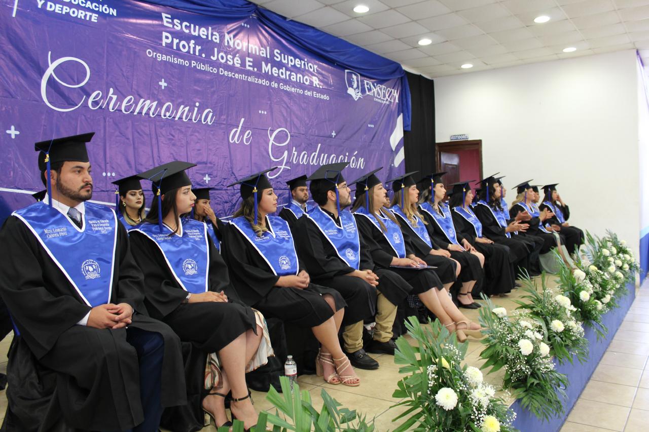 Egresan 43 profesionistas de la Maestría en Educación de la ENSECH en las unidades Cuauhtémoc y Creel