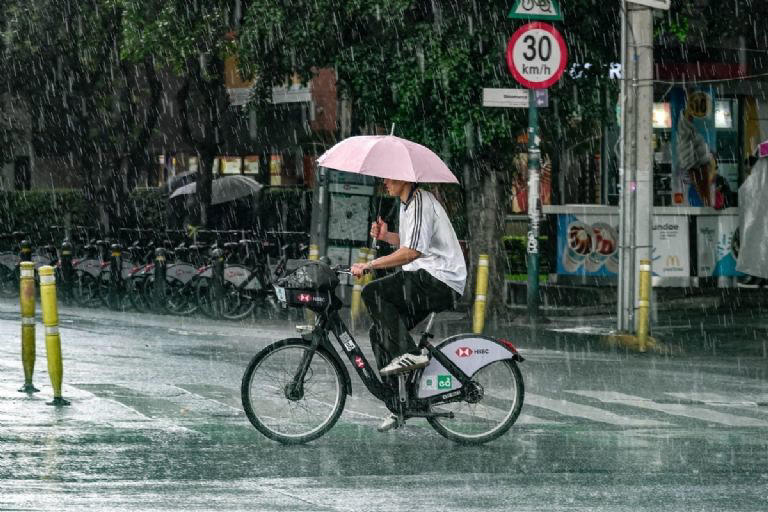 Monzón mexicano y onda tropical 10 afectarán a estos estados con lluvias y granizadas