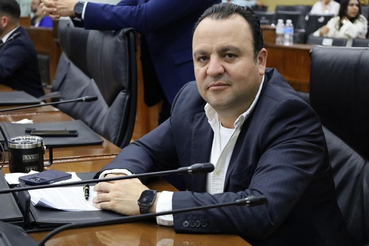 EL PRI CON MEMO RAMÍREZ SE QUEDA CON LA PRESIDENCIA DEL CONGRESO DE CHIHUAHUA. . . CRUZ PRESUME BUEN AVANCE EN PAGO DE DEUDA Y BUEN MANEJO PRESUPUESTAL. . . CUMBRE DE SENADORES DEL PAN EN LA SIERRA TARAHUMARA. . .