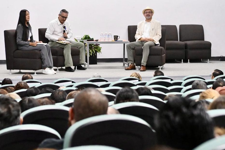 Presentan en la UTCJ libro “El Futuro Norte”