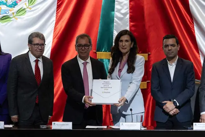 La Secretaría de Hacienda entrega el Paquete Económico 2026 al Congreso