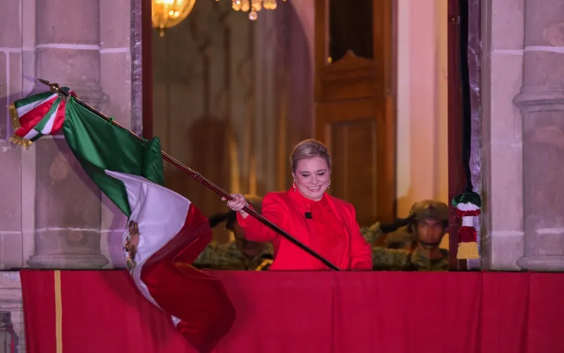 La gobernadora Maru Campos encabezó la ceremonia del tradicional Grito de Independencia