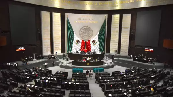 Posponen reforma para adelantar revocación de mandato en 2027