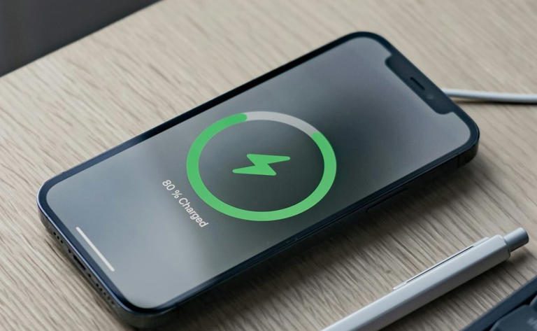 ¿Qué se conecta primero, el cargador o el celular?