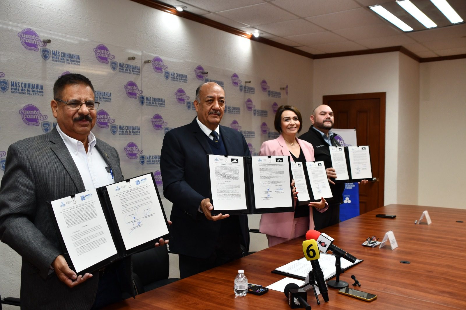 Firma Secretaría de Educación convenios con colegios de Ingenieros Civiles y de Arquitectos