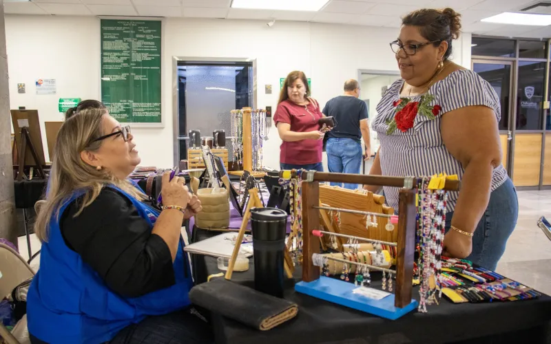 Concluyen exposiciones y venta de productos de la Escuela de Artes y Oficios