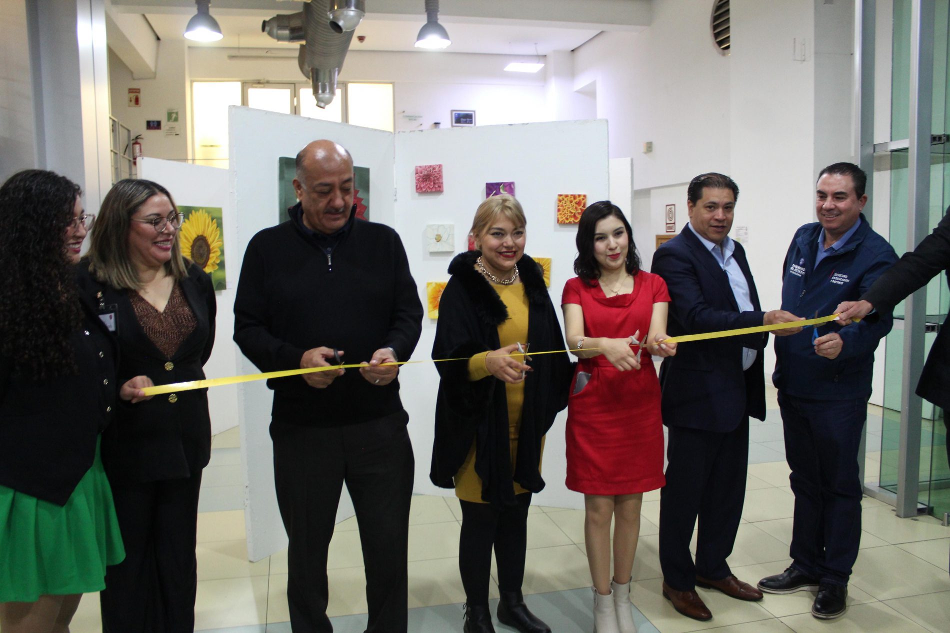 Organiza SEyD muestra pictórica y tertulia literaria navideña