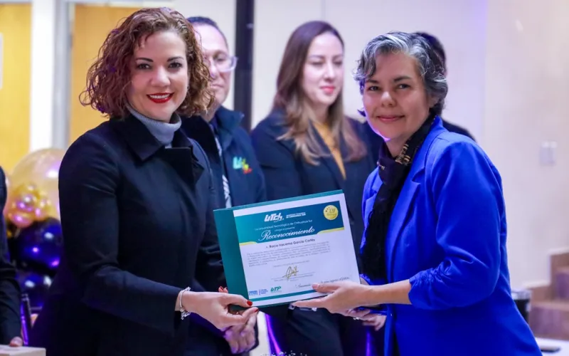 Condecora UTCH Sur a personal con 5 y 10 años de servicio