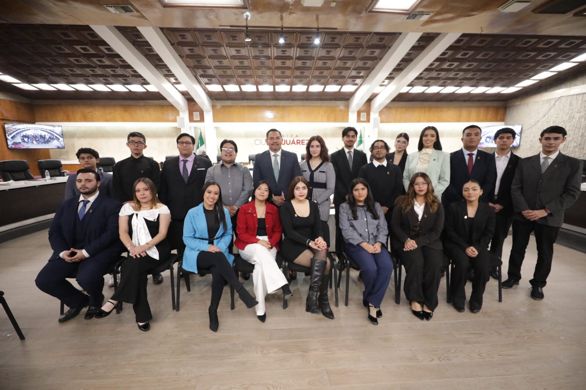 Con la participación juvenil se fortalece la democracia y mejora la sociedad, Presidente Pérez Cuéllar