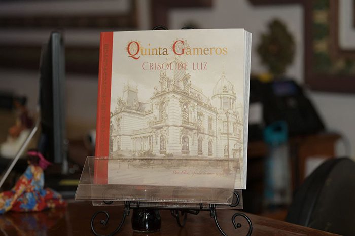 Presentan en la UACH el libro «Quinta Gameros: Crisol de Luz»