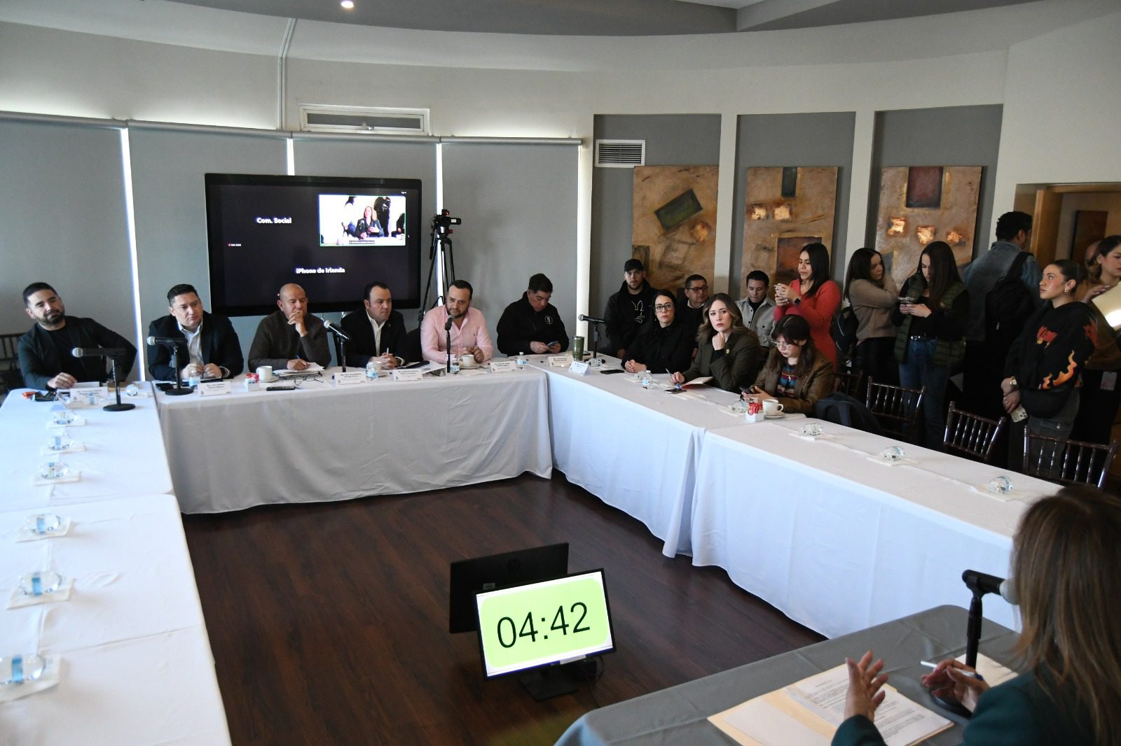 ¿ENTREVISTAS PARA LA CEDH? SÓLO PARA LA FOTO. . . EL PRI EXIGE, PERO TAMBIÉN DEBE EL PREDIAL EN JUÁREZ. . . DIEZ AÑOS FUERA POR CORRUPTA. . .